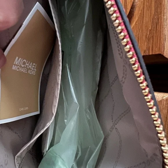 Michael Kors - Picture 2 of 6